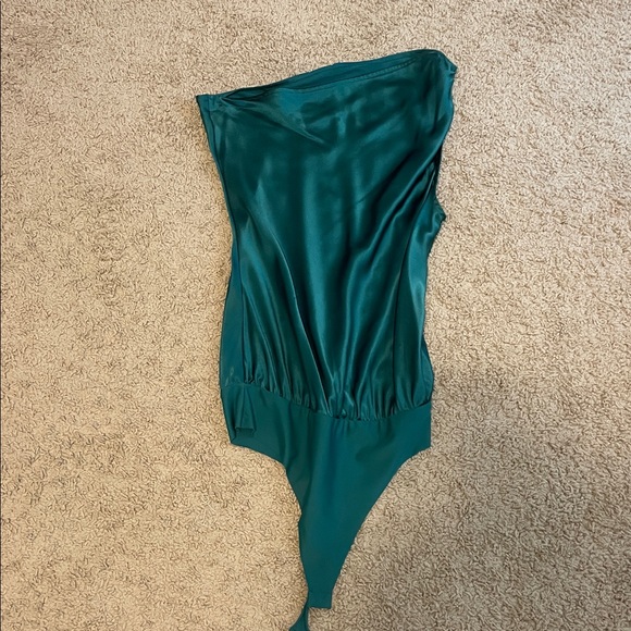 CAMI NYC Darby silk drape one shoulder camisole bodysuit in Emerald Green SM EC - Picture 8 of 12